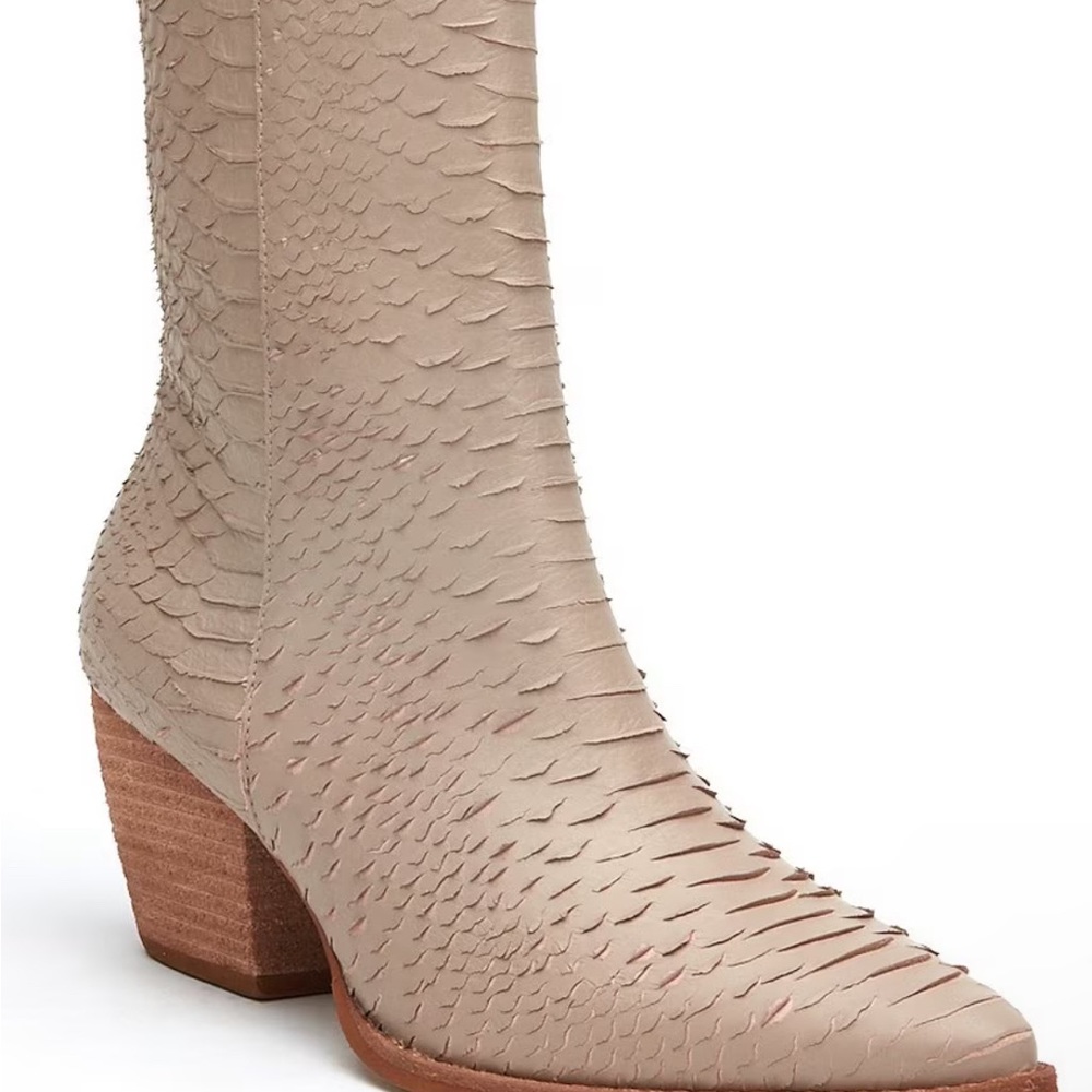 MATISSE brand new

CATY ANKLE BOOT 7.5